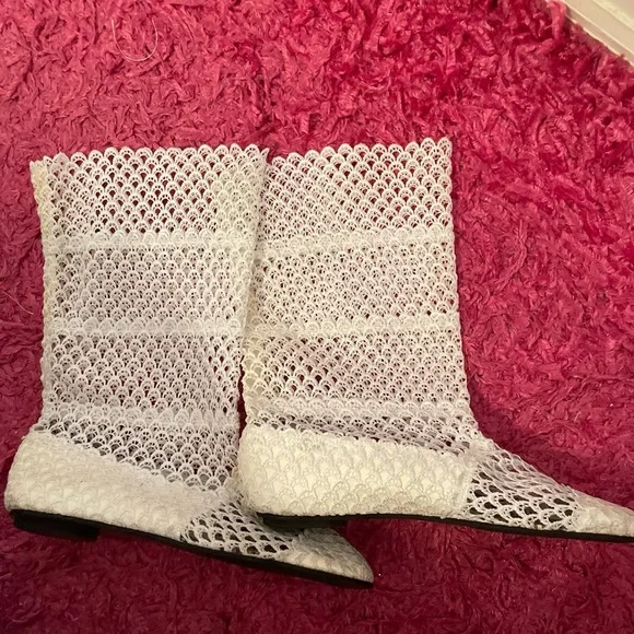 white lace summer boots, size (10,5-11) - Picture 8 of 10